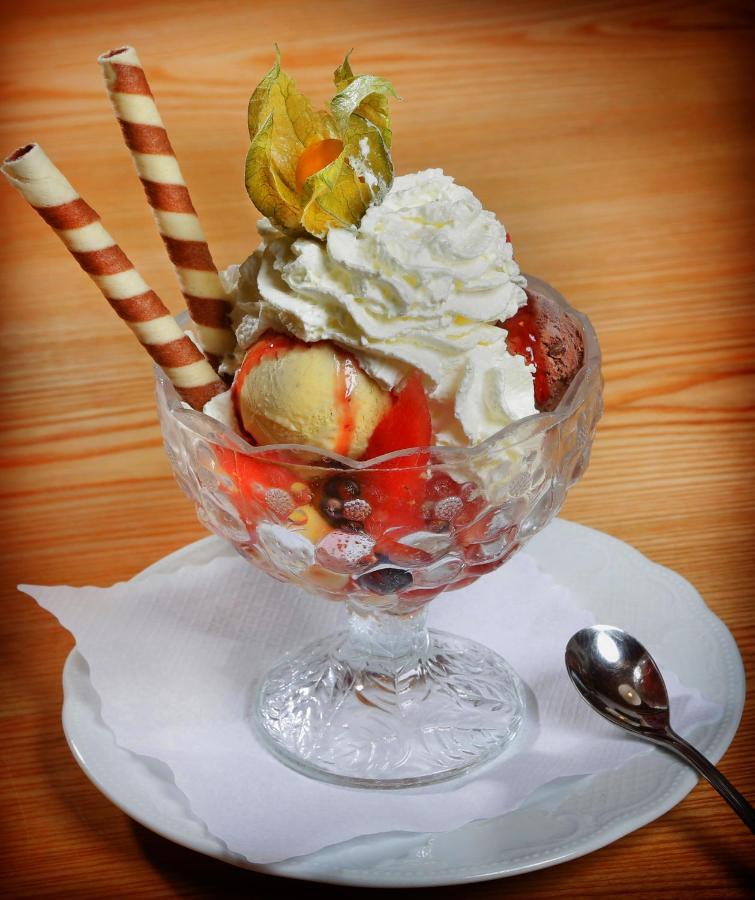 Restaurant-Cafe-Pension Himmel Landshut Buitenkant foto