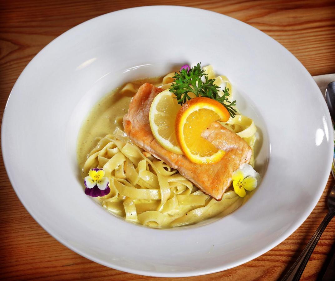Restaurant-Cafe-Pension Himmel Landshut Buitenkant foto