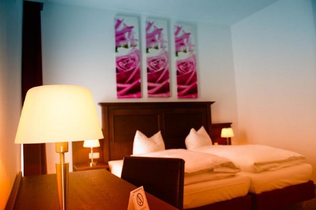 Restaurant-Cafe-Pension Himmel Landshut Buitenkant foto