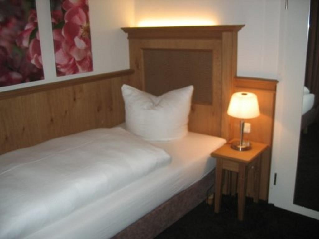 Restaurant-Cafe-Pension Himmel Landshut Buitenkant foto